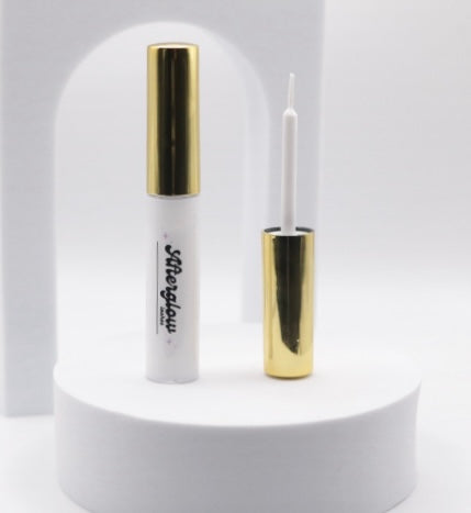 her lash glue ⋆⟡